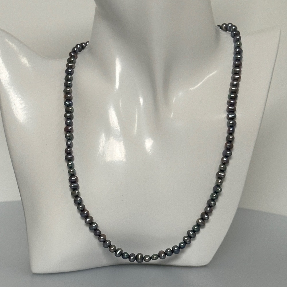 14k gold Pearls necklace from GII​​​​​​​​​​​​​​​